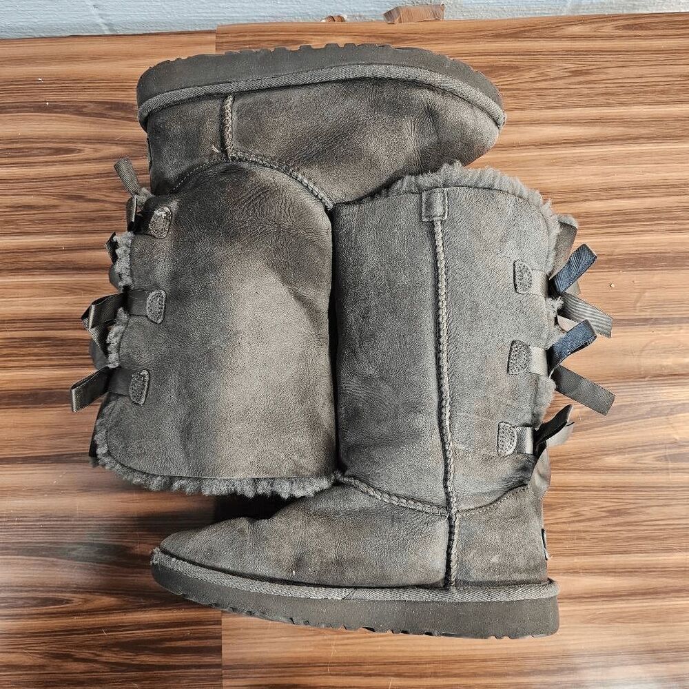 Ugg Girls' Bailey Bow Sheepskin Winter Calf‎ Boots gray Size 3 - Picture 4 of 10